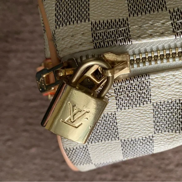 Checkered Handbag - Picture 6 of 7